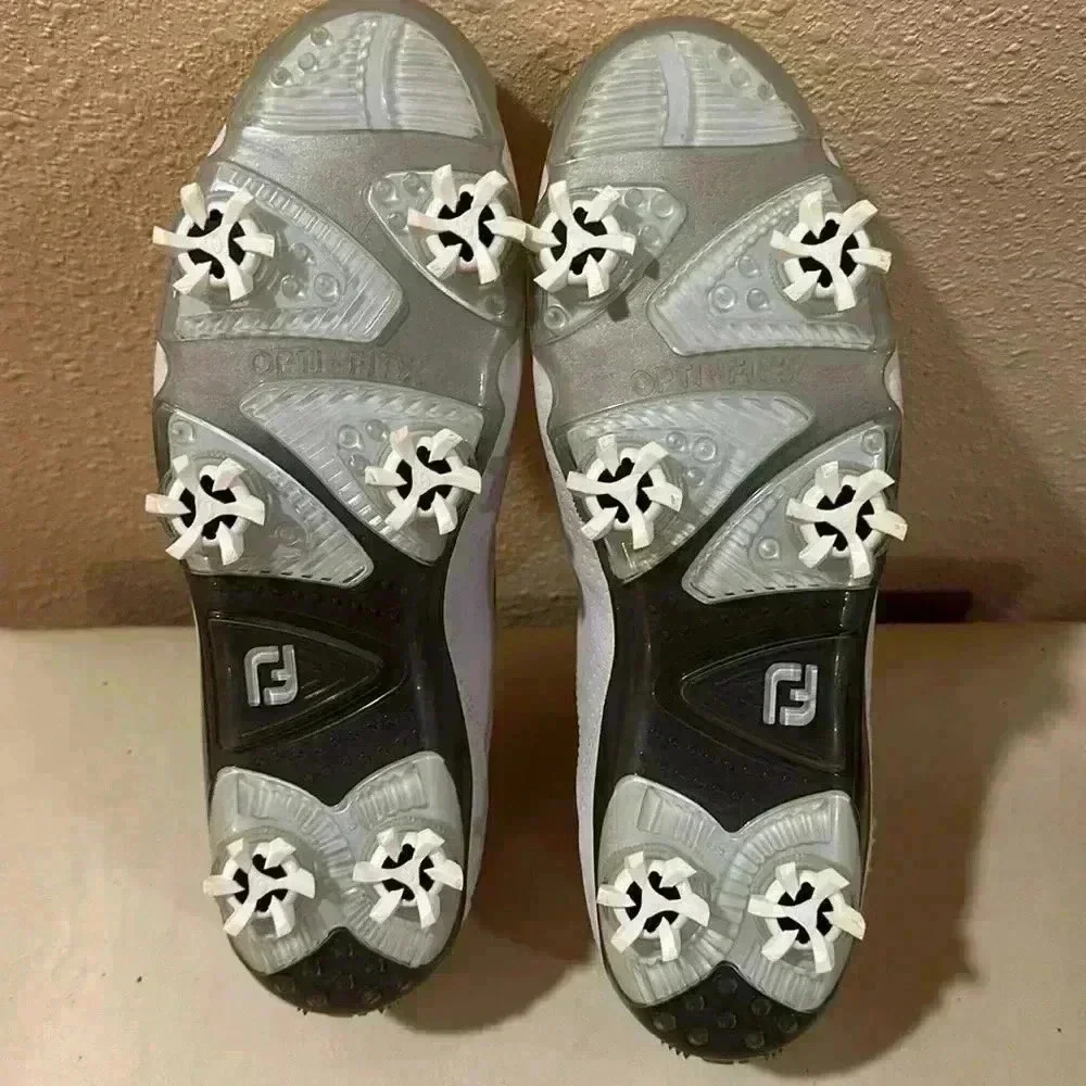 Women’s golf shoes. Size 8